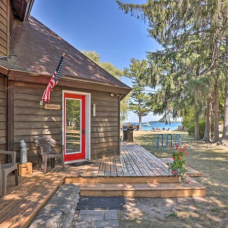 Lakefront Manitou Cottage Less Than 1 Mi To Downtown! Suttons Bay Exterior photo