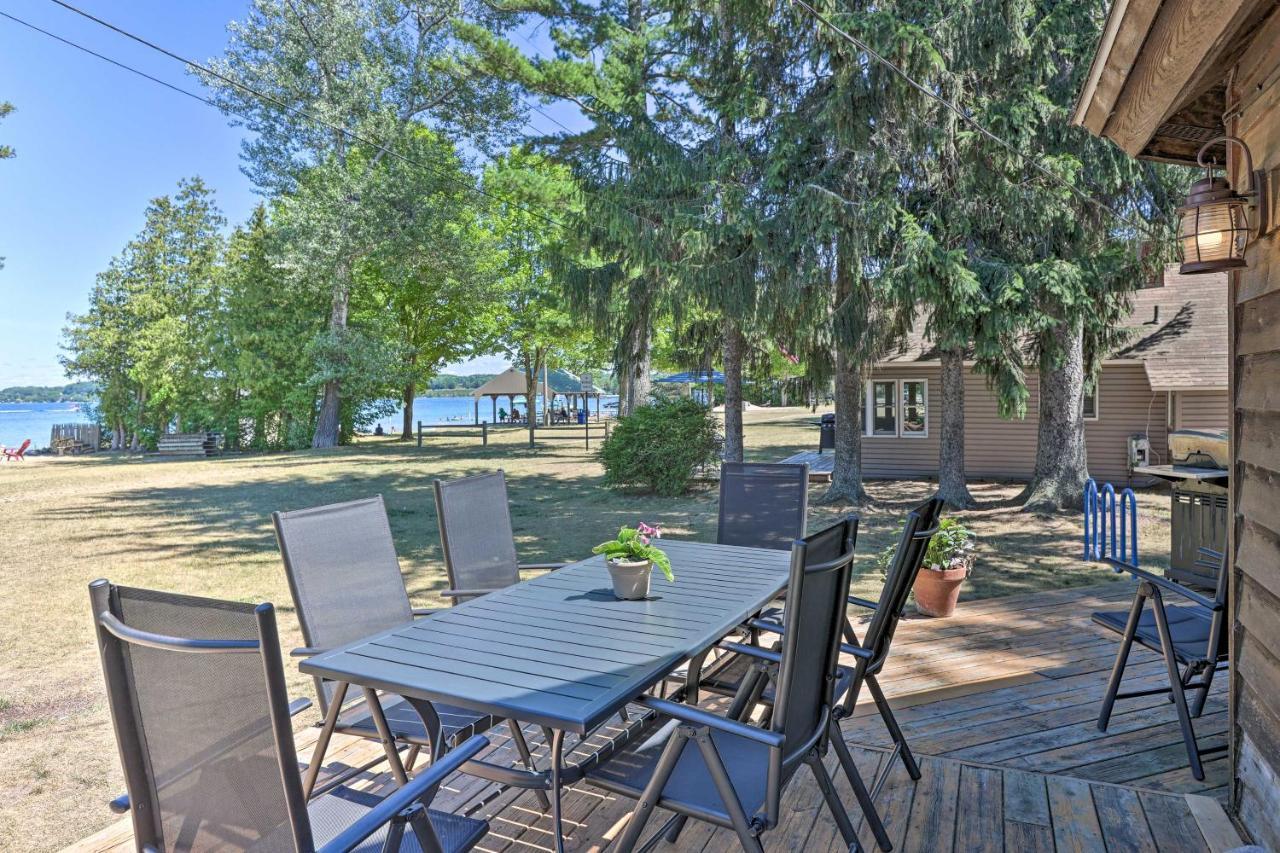 Lakefront Manitou Cottage Less Than 1 Mi To Downtown! Suttons Bay Exterior photo