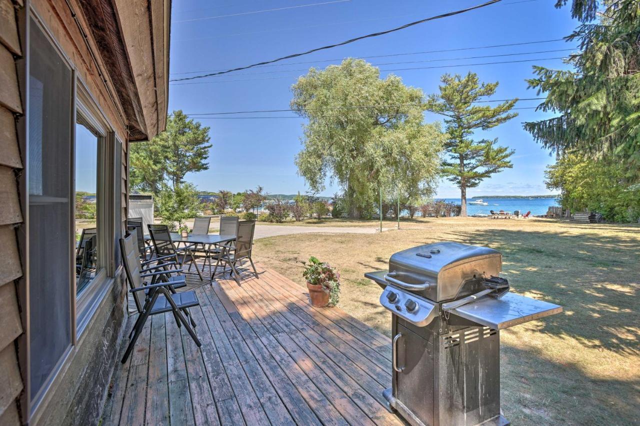 Lakefront Manitou Cottage Less Than 1 Mi To Downtown! Suttons Bay Exterior photo