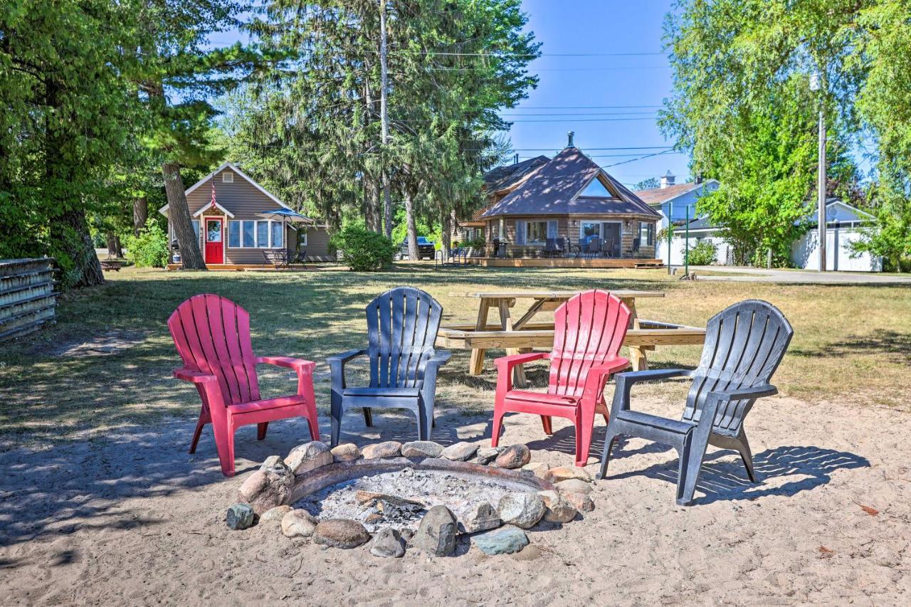 Lakefront Manitou Cottage Less Than 1 Mi To Downtown! Suttons Bay Exterior photo